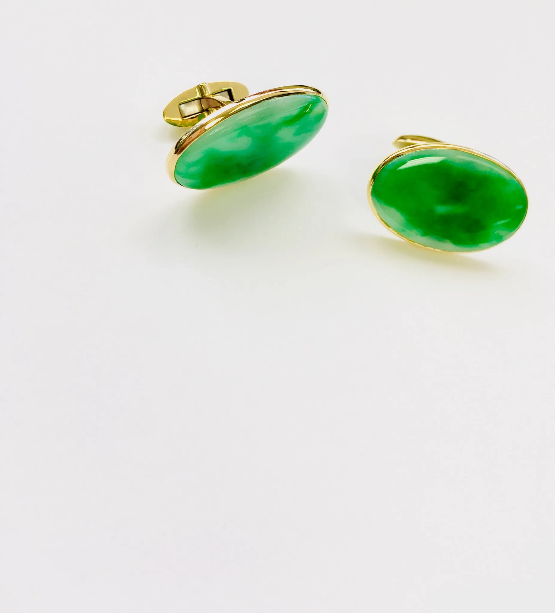 18kt Yellow Gold Burmese Apple Green Jadeite Cufflinks, 25mm x 17mm