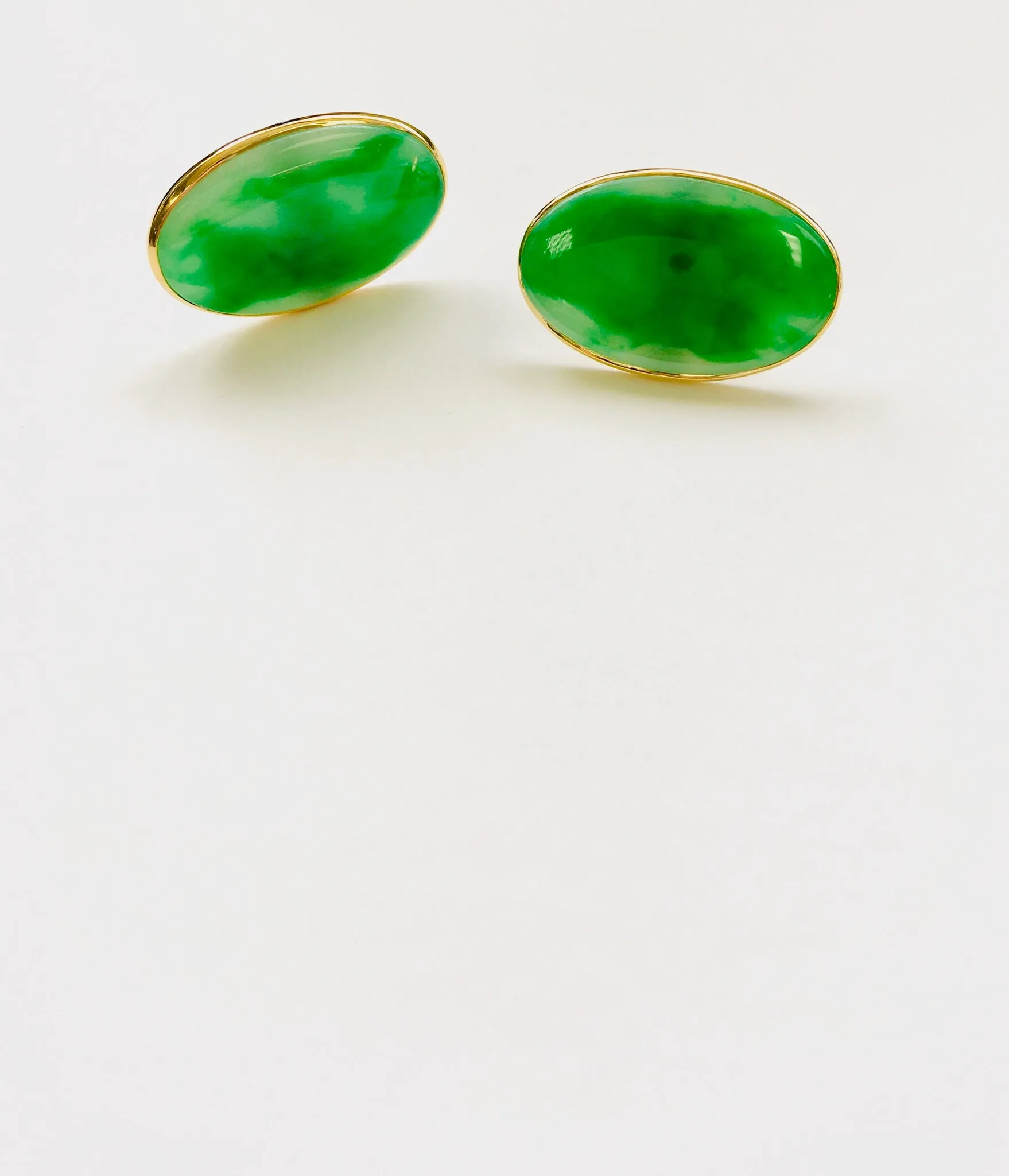18kt Yellow Gold Burmese Apple Green Jadeite Cufflinks, 25mm x 17mm