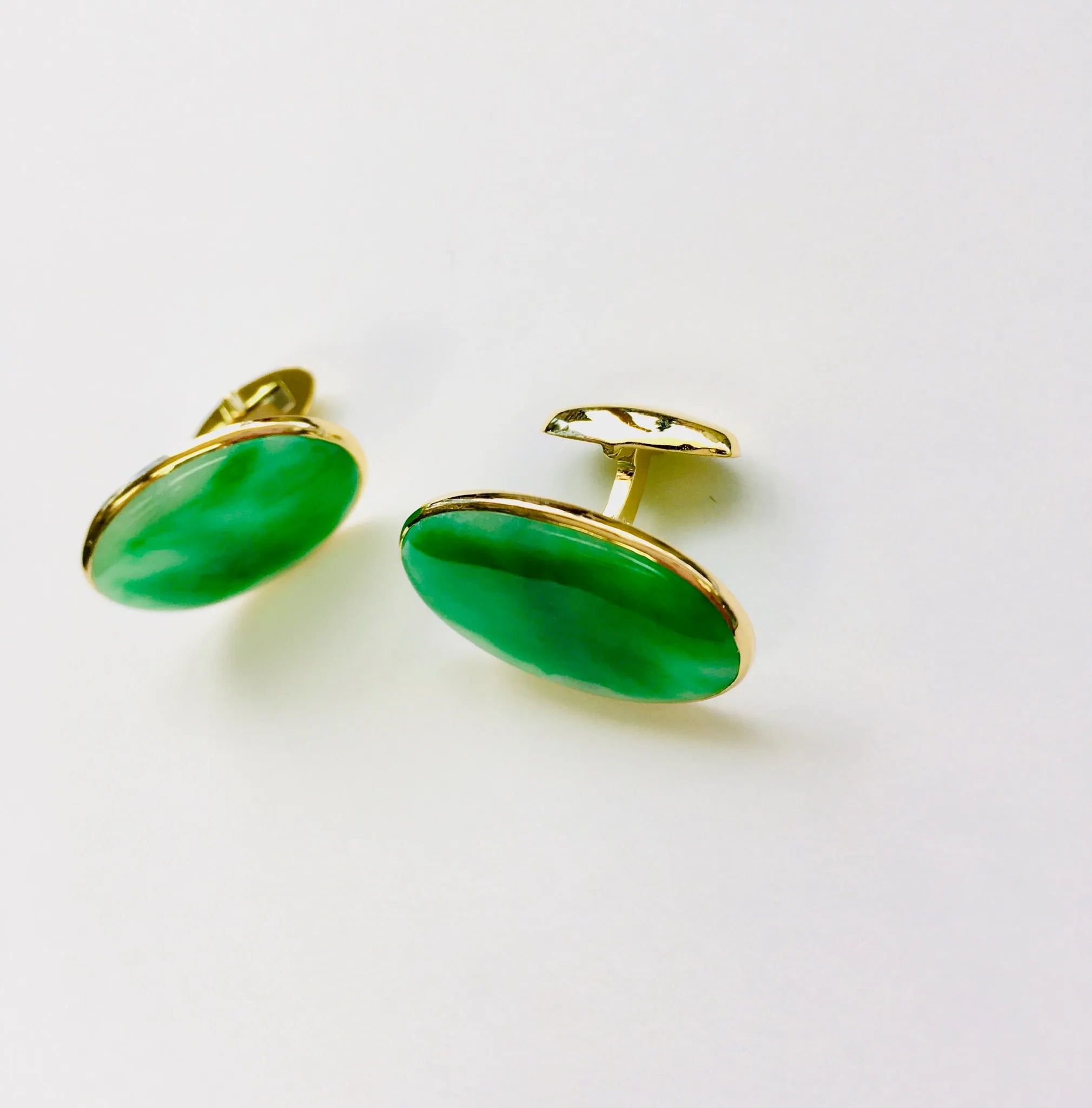 18kt Yellow Gold Burmese Apple Green Jadeite Cufflinks, 25mm x 17mm