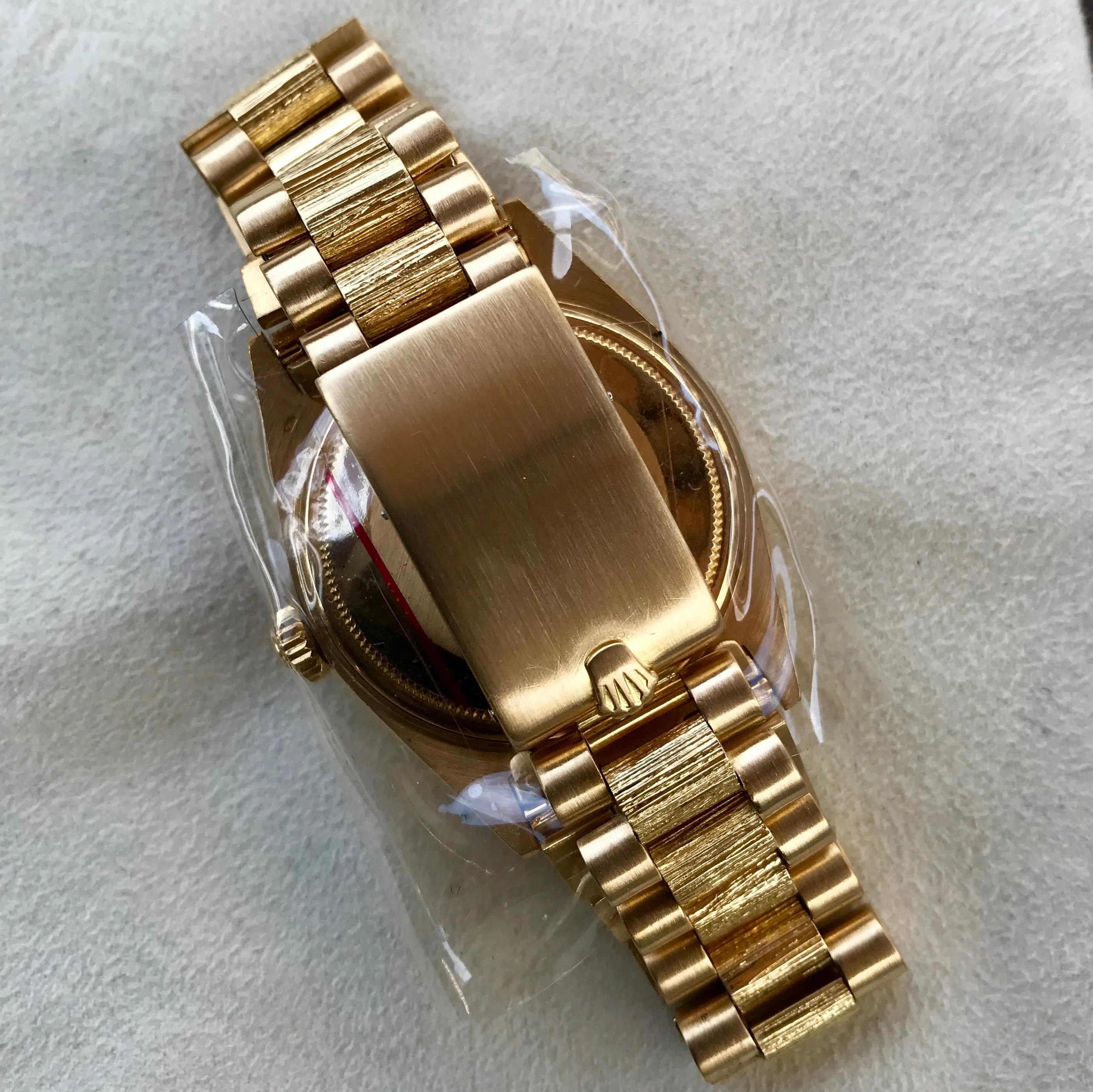 1965 Rolex Datejust 1601 18K Yellow Gold Champagne Linen Bark Automatic Wristwatch
