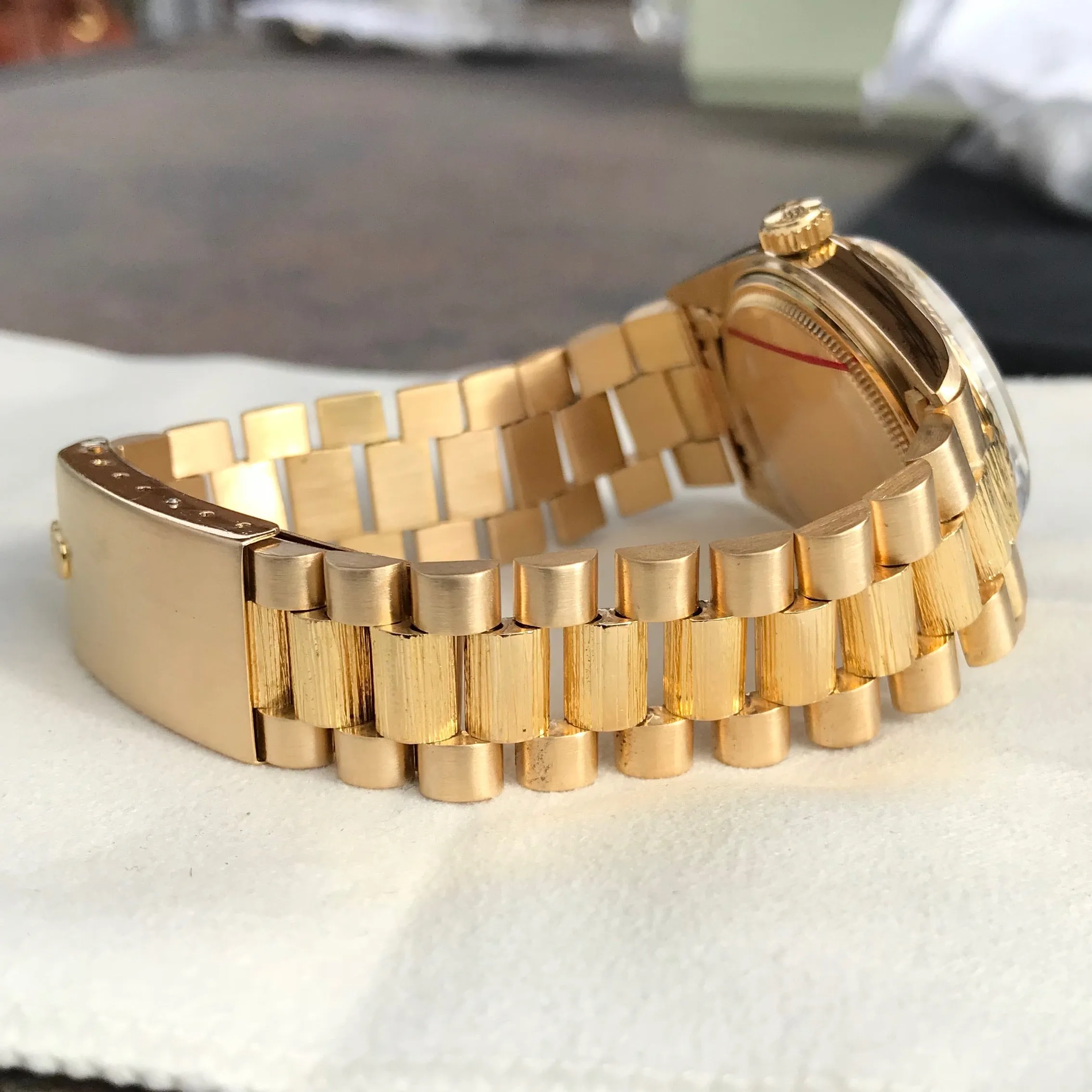 1965 Rolex Datejust 1601 18K Yellow Gold Champagne Linen Bark Automatic Wristwatch