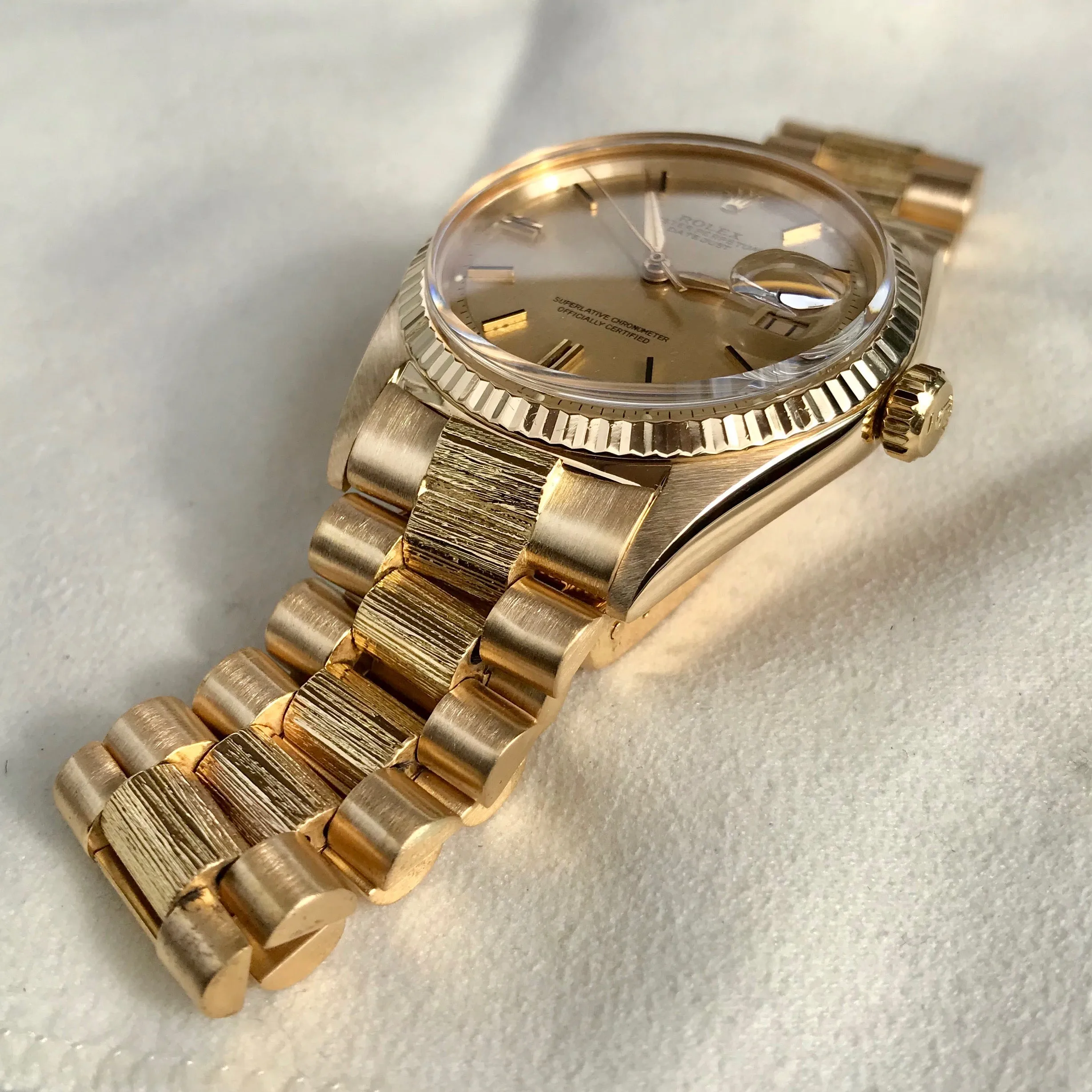 1965 Rolex Datejust 1601 18K Yellow Gold Champagne Linen Bark Automatic Wristwatch