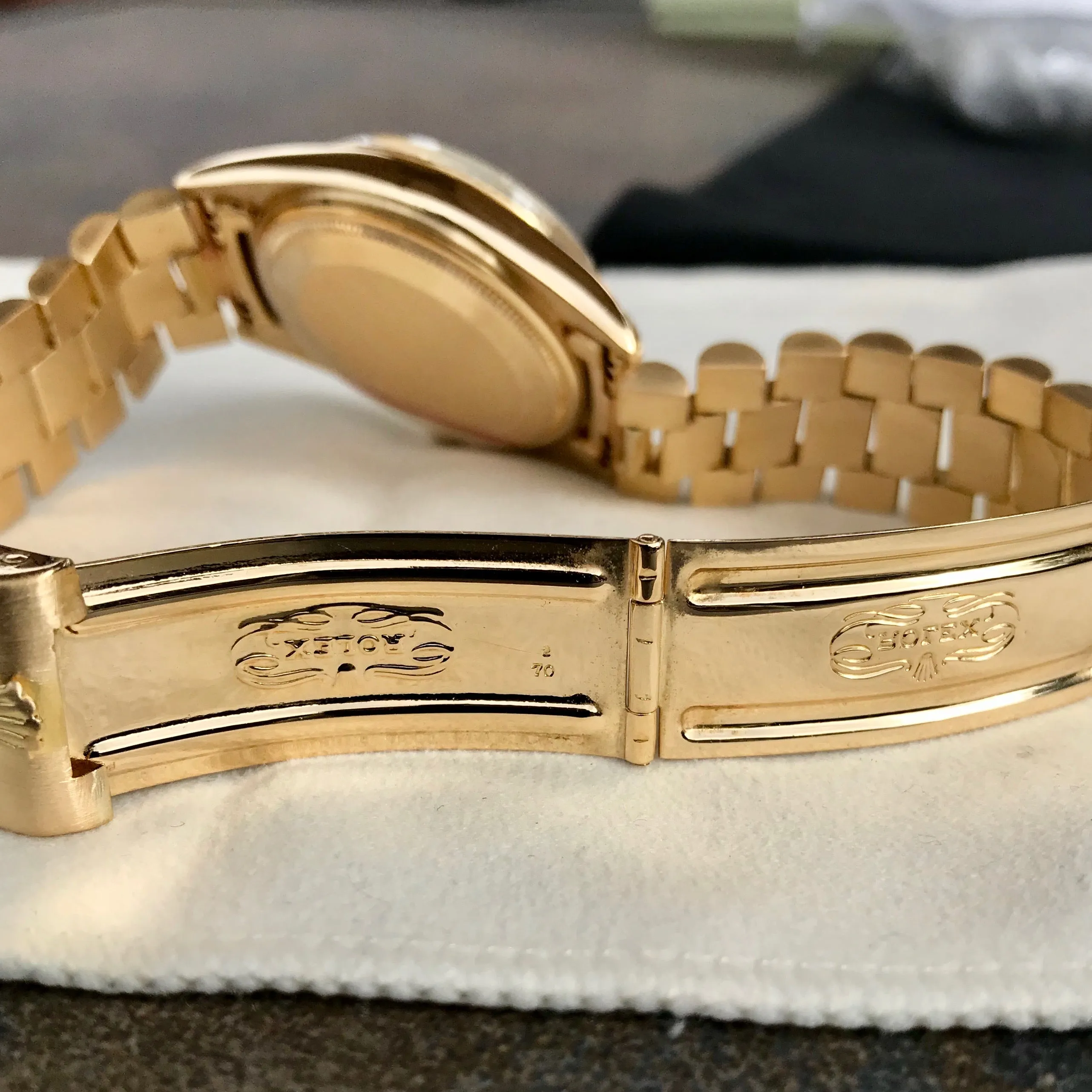 1965 Rolex Datejust 1601 18K Yellow Gold Champagne Linen Bark Automatic Wristwatch