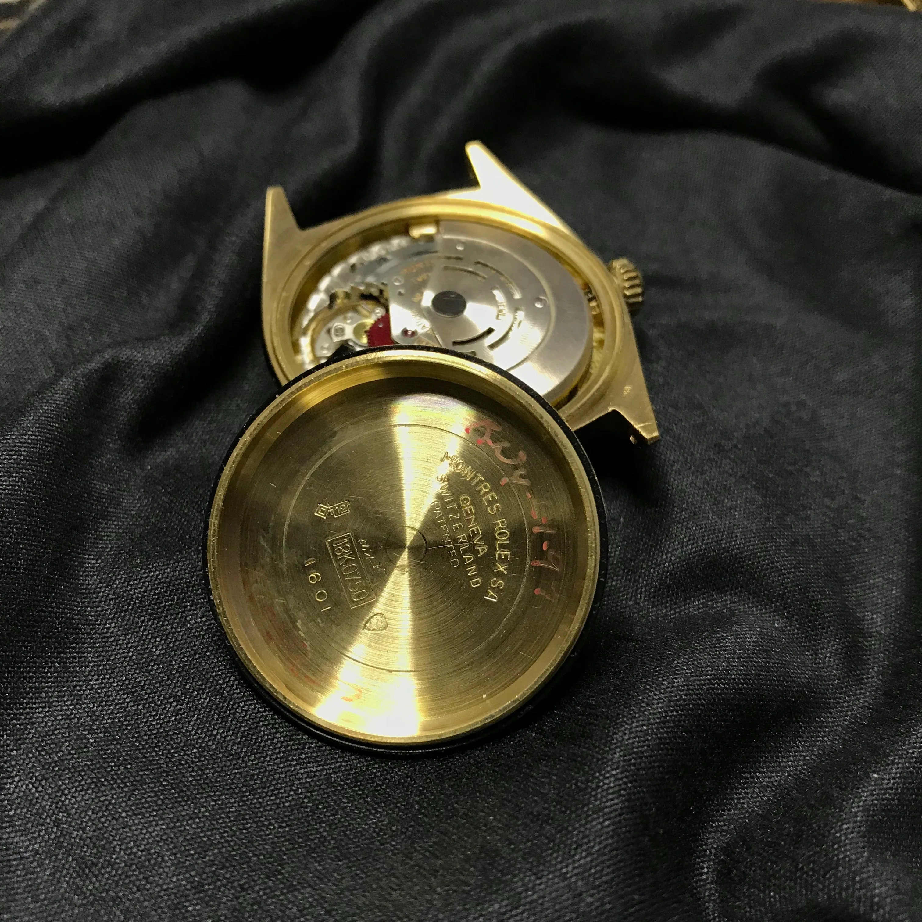 1965 Rolex Datejust 1601 18K Yellow Gold Champagne Linen Bark Automatic Wristwatch