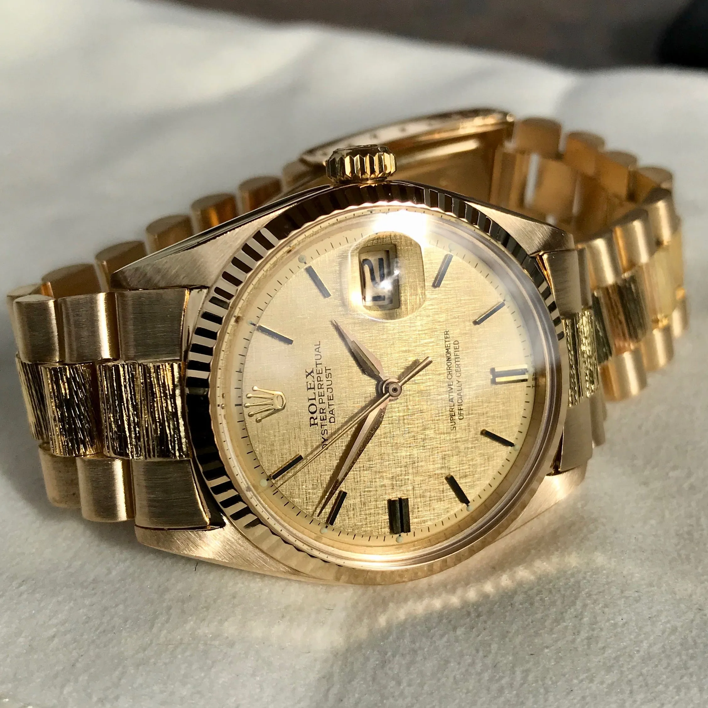 1965 Rolex Datejust 1601 18K Yellow Gold Champagne Linen Bark Automatic Wristwatch