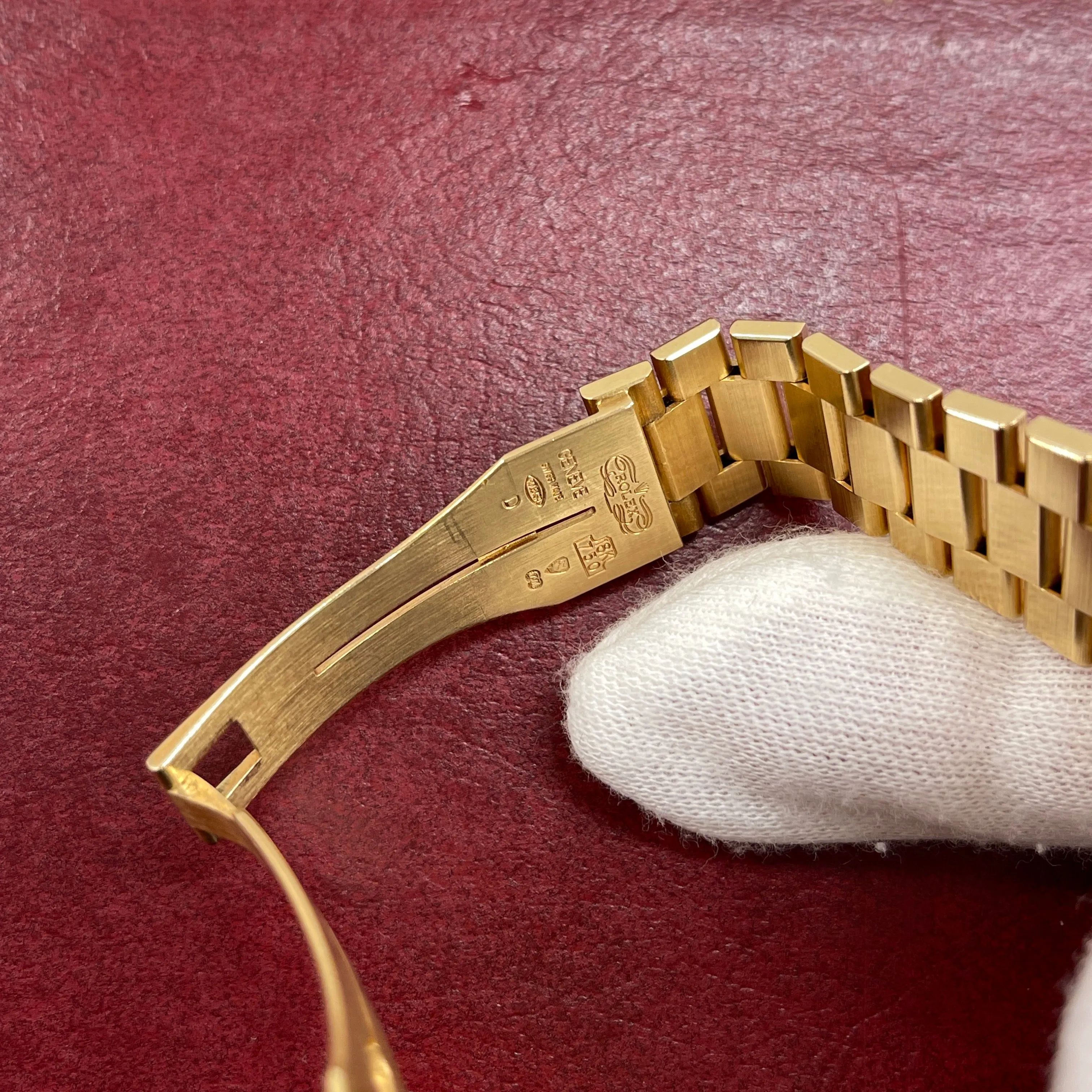 1981 Vintage Rolex Oysterquartz President 19018 Day Date 18K Yellow Gold Wristwatch