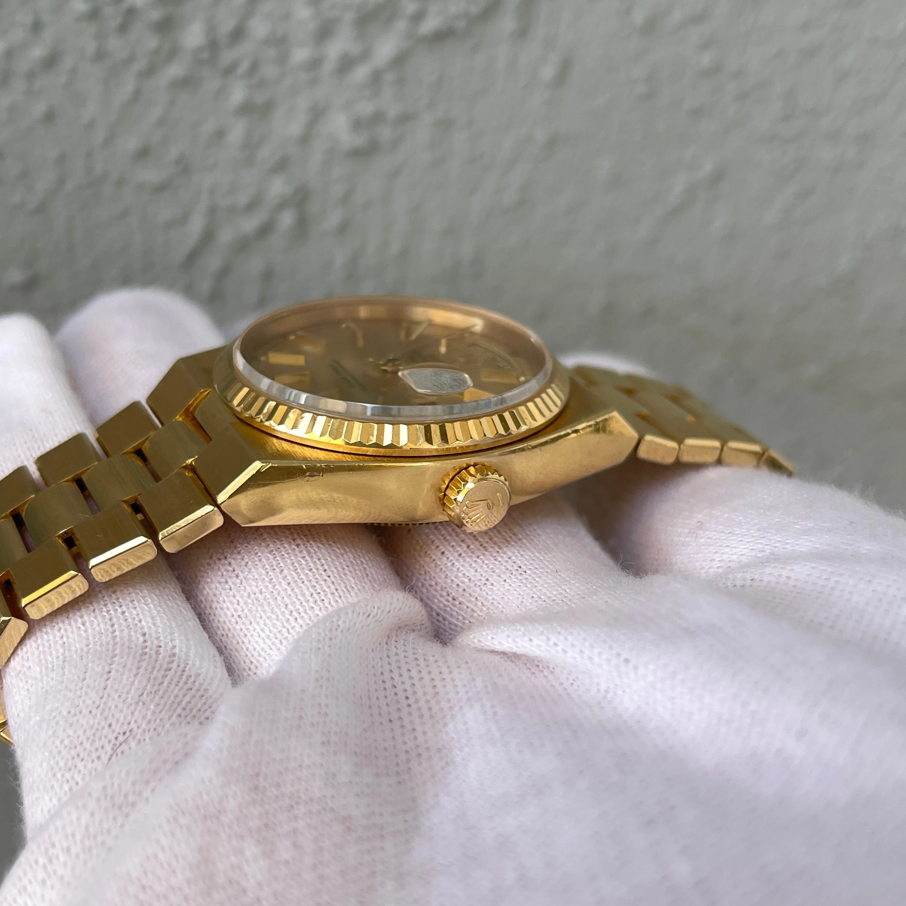 1981 Vintage Rolex Oysterquartz President 19018 Day Date 18K Yellow Gold Wristwatch