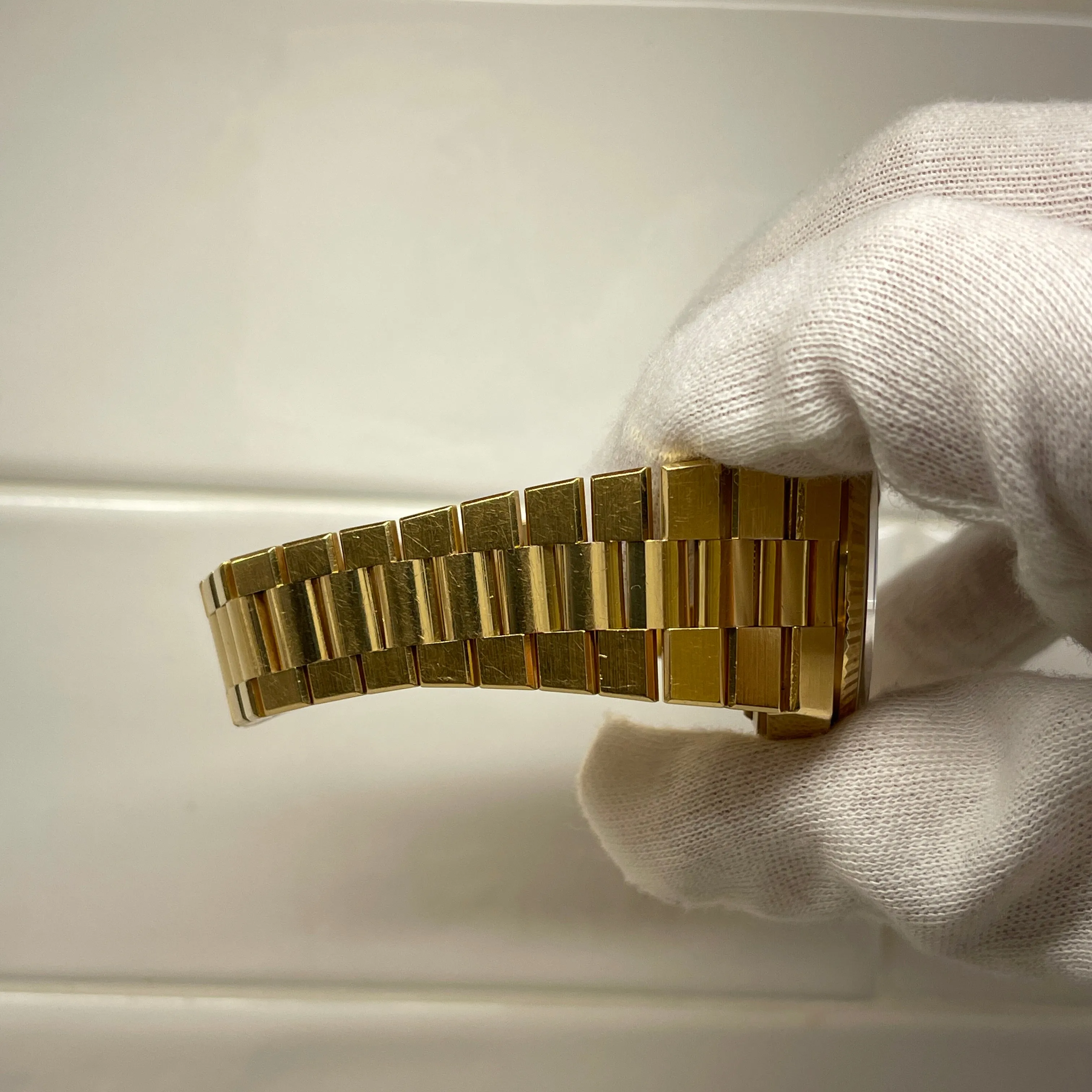 1981 Vintage Rolex Oysterquartz President 19018 Day Date 18K Yellow Gold Wristwatch