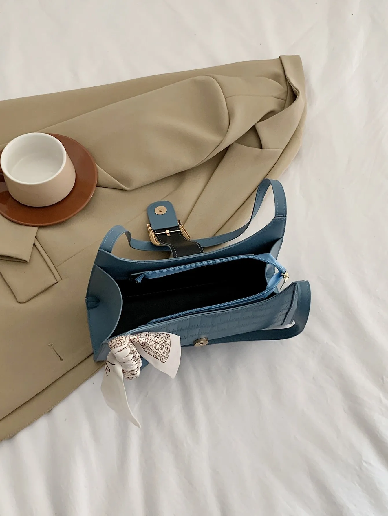 Blue Crocodile Pattern Armpit Bag - Blue