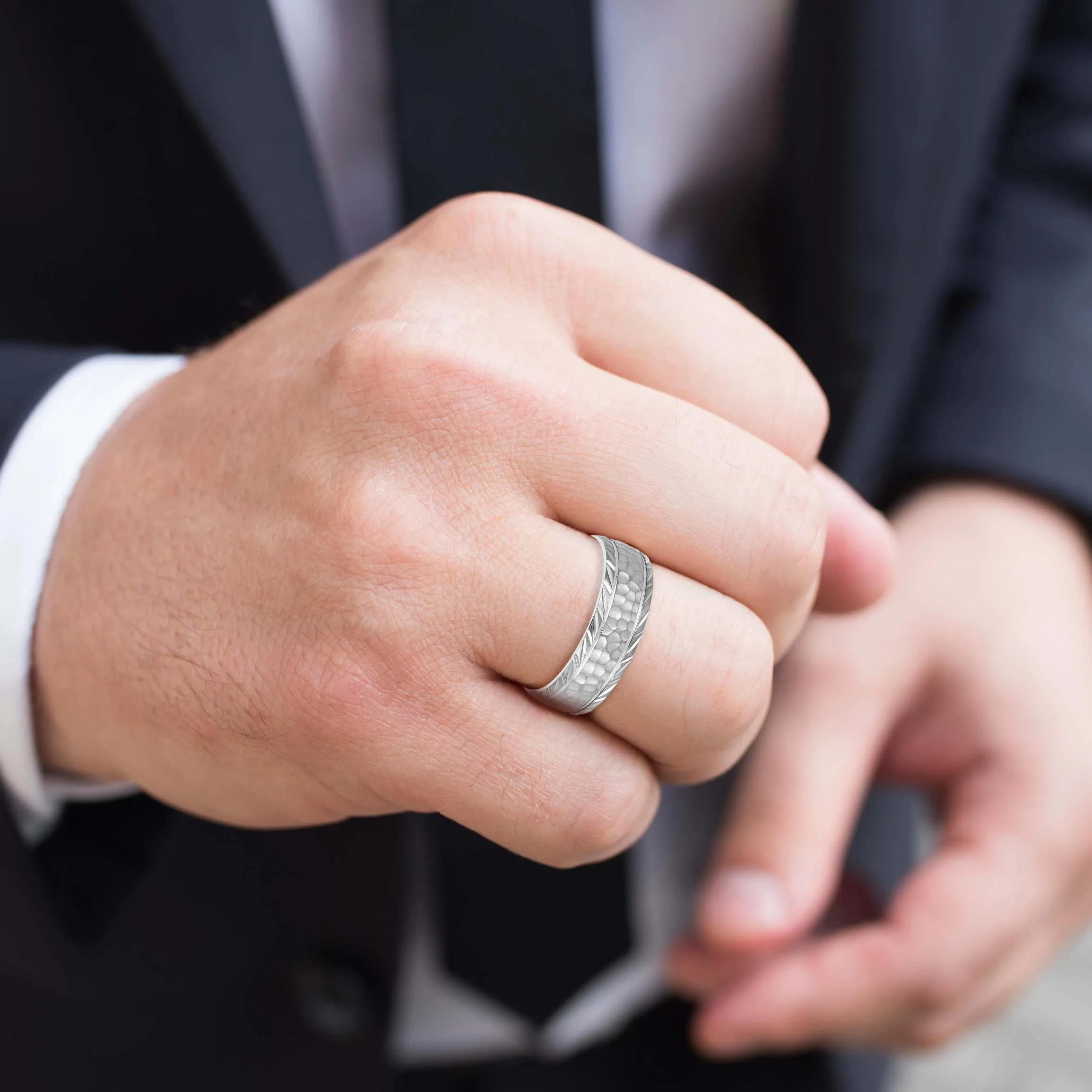 Men’s Leaf Pattern Edged Hammered Center Wedding Band