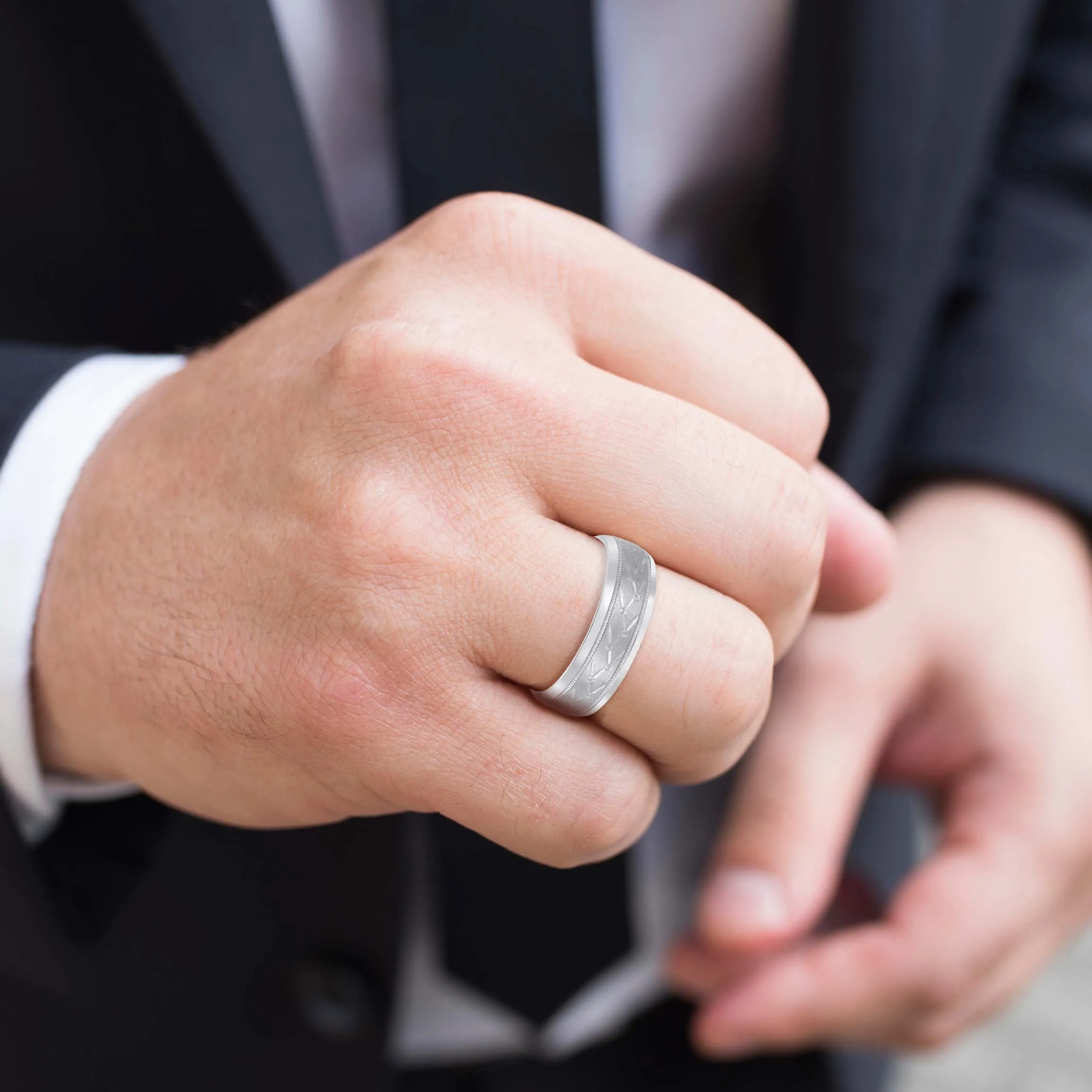 Men’s Unique Design Pattern Band with Milgrain Accent