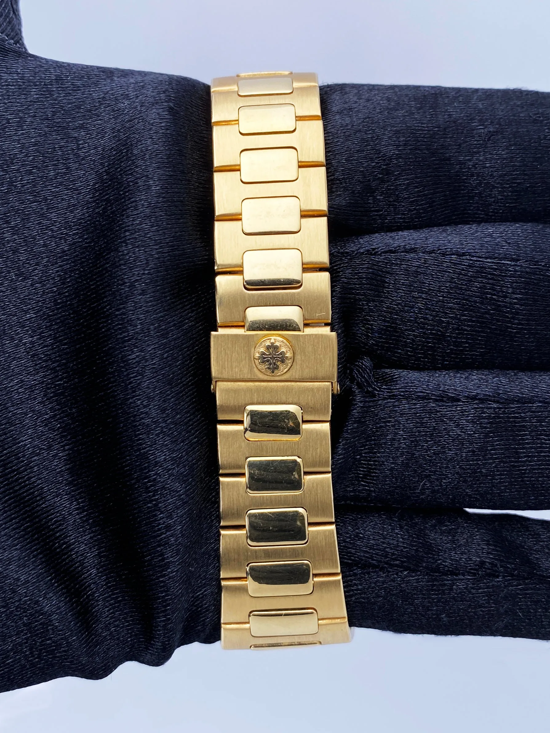 Patek Philippe Nautilus 3800/1J Blue Diamond Dial Men's Watch