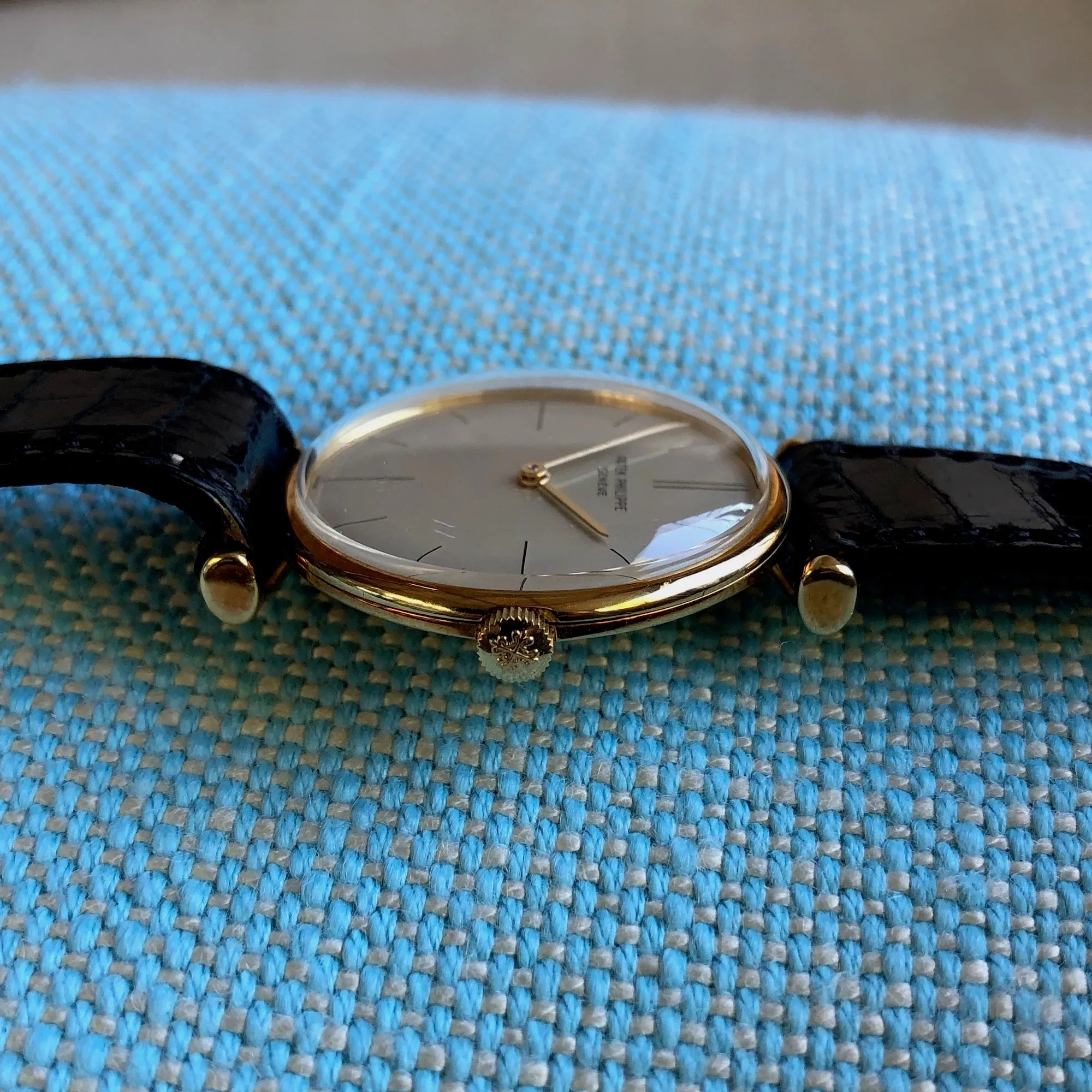 Vintage Patek Philippe Calatrava 2592 18K Yellow Gold Hooded Lugs Wristwatch