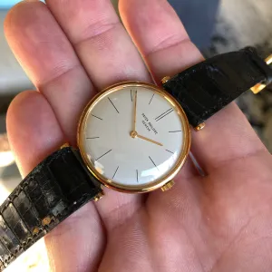 Vintage Patek Philippe Calatrava 2592 18K Yellow Gold Hooded Lugs Wristwatch