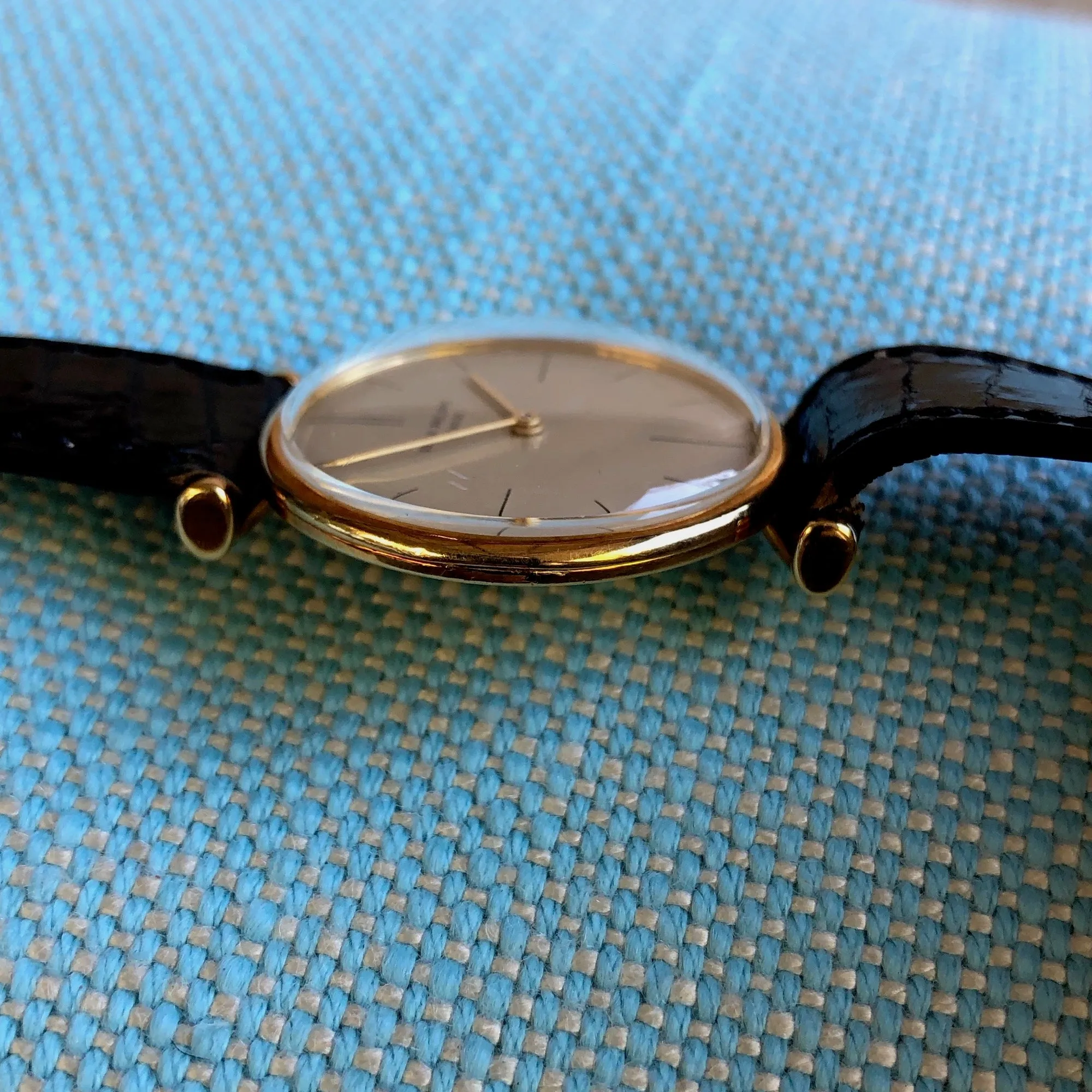 Vintage Patek Philippe Calatrava 2592 18K Yellow Gold Hooded Lugs Wristwatch