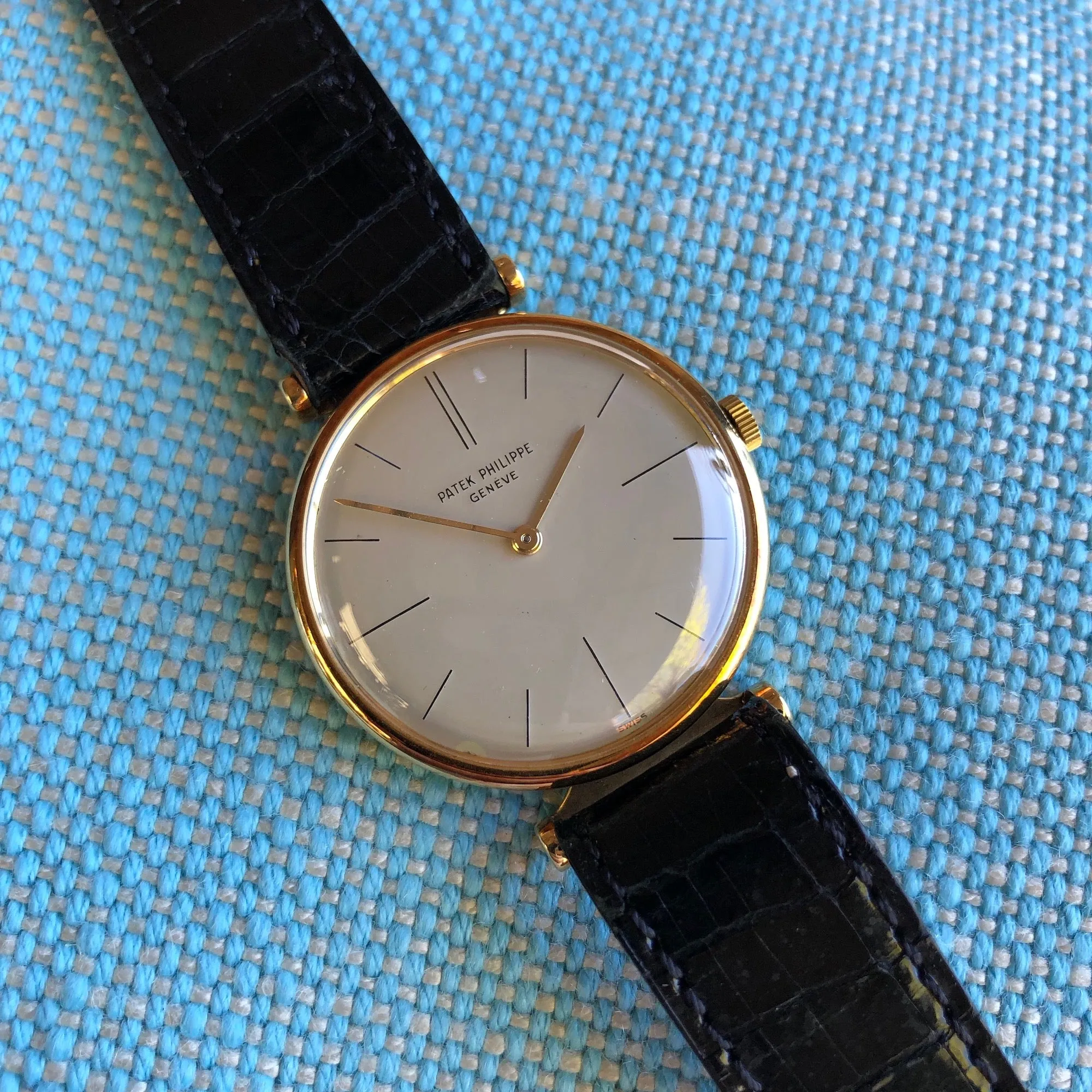 Vintage Patek Philippe Calatrava 2592 18K Yellow Gold Hooded Lugs Wristwatch