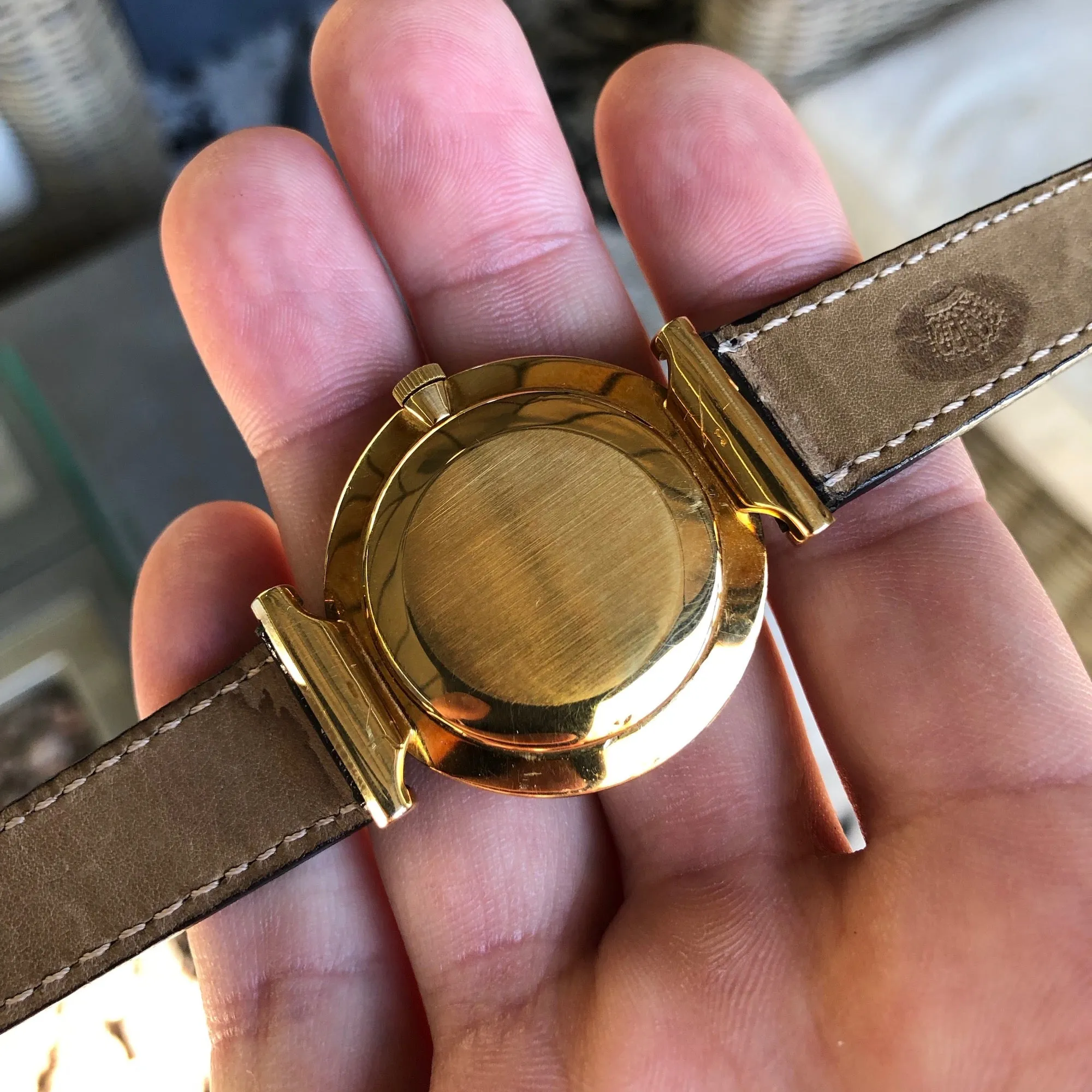 Vintage Patek Philippe Calatrava 2592 18K Yellow Gold Hooded Lugs Wristwatch
